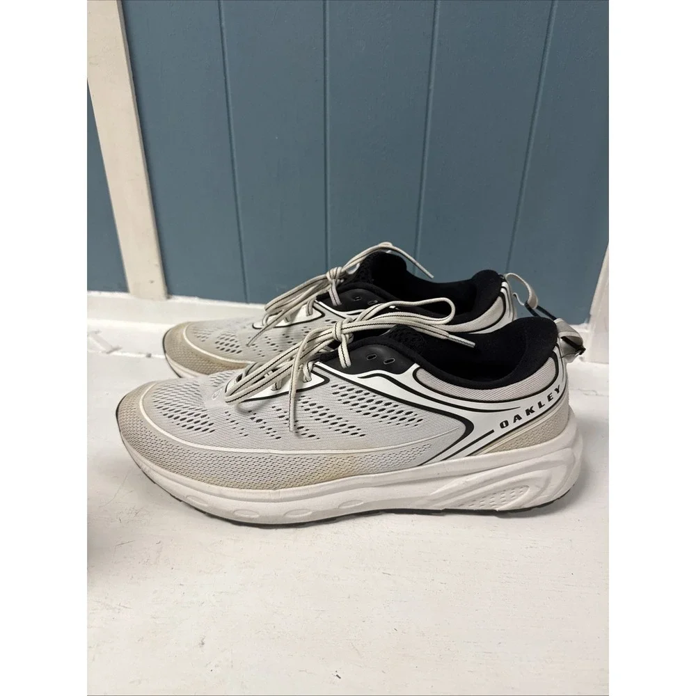 OAKLEY Spur OS  Men's Running Shoes Athletic‎ Sneakers White W/ Black Size 11.5
